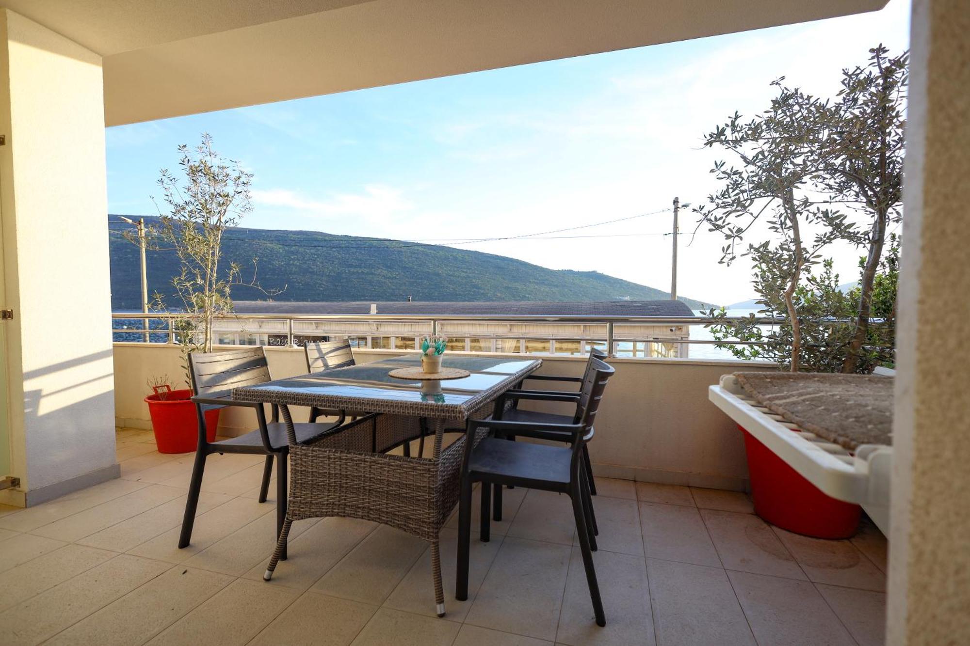 Apartments Milanovic แฮร์เซ็ก-โนวี ภายนอก รูปภาพ