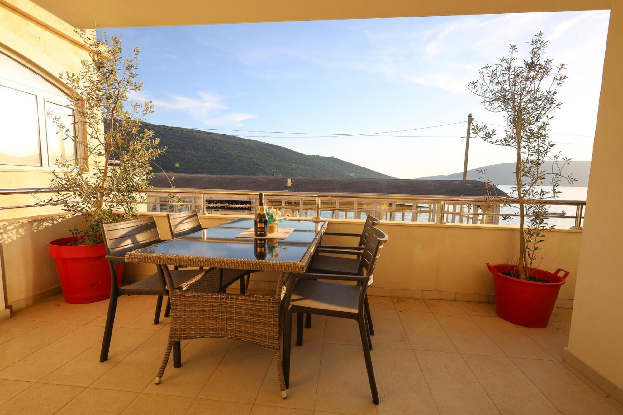 Apartments Milanovic แฮร์เซ็ก-โนวี ภายนอก รูปภาพ